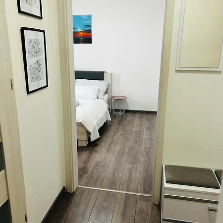 아파트 Under The High Tatras *